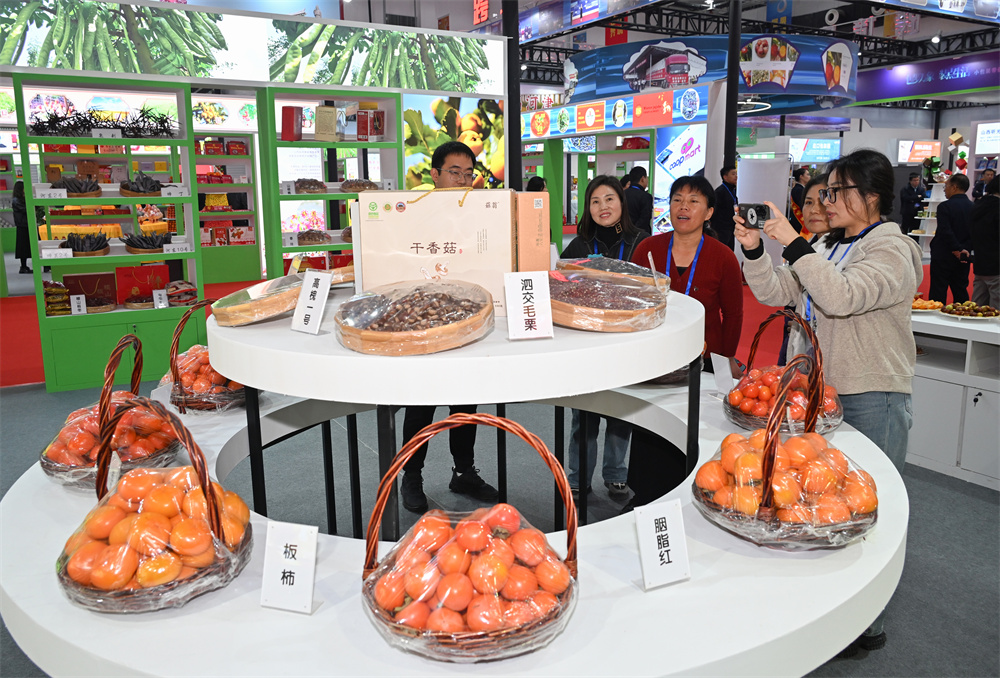 果品盛會，蔬香四溢——國際果品交易博覽會上的蔬菜零售掠影